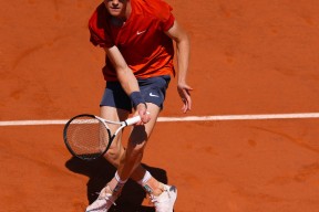 九游官网-纳达尔在DWG比赛中败北，逆转引发热议！-九游官网